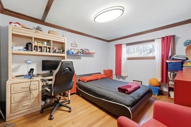Spacious 4-bedroom, 3-bath waterfront home located on Crescent - photo 26