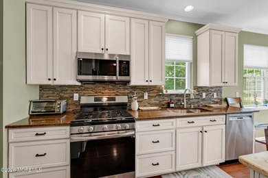 Beautifully upgraded 2-bedroom plus den home featuring an - photo 8