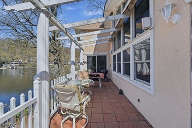 Spacious 4-bedroom, 3-bath waterfront home located on Crescent - photo 30