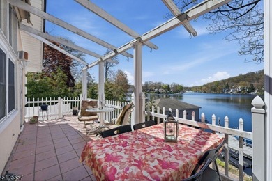 Spacious 4-bedroom, 3-bath waterfront home located on Crescent - photo 31
