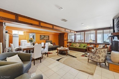 Spacious 4-bedroom, 3-bath waterfront home located on Crescent - photo 32