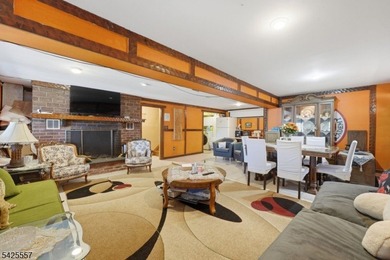 Spacious 4-bedroom, 3-bath waterfront home located on Crescent - photo 33
