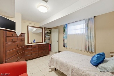 Spacious 4-bedroom, 3-bath waterfront home located on Crescent - photo 35