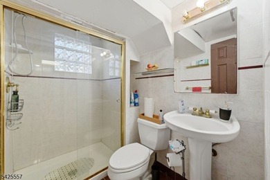 Spacious 4-bedroom, 3-bath waterfront home located on Crescent - photo 37