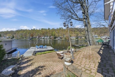 Spacious 4-bedroom, 3-bath waterfront home located on Crescent - photo 38