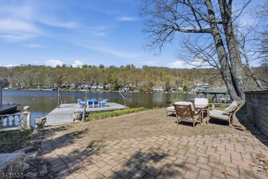 Spacious 4-bedroom, 3-bath waterfront home located on Crescent - photo 40