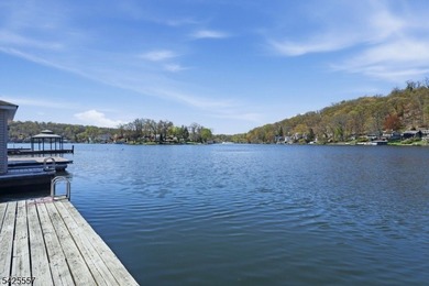 Spacious 4-bedroom, 3-bath waterfront home located on Crescent - photo 42