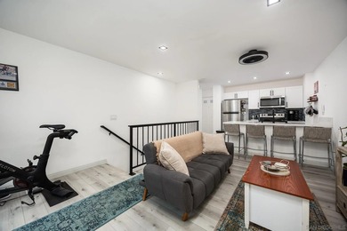 Completely updated Point Loma townhouse is situated in an ideal - photo 2