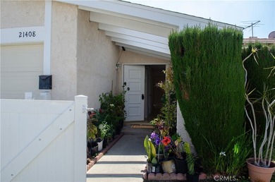 Lovely 3 bedroom, 2 bath home, plus a bonus room that can be - photo 5