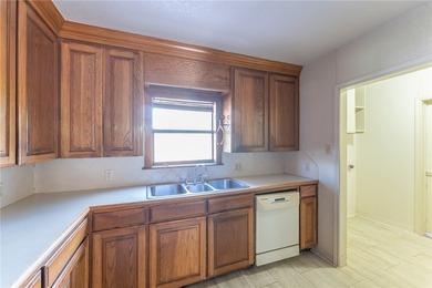 SELLER OFFERING $5,000 IN SELLER CREDITS! Spacious 6-bedroom - photo 13