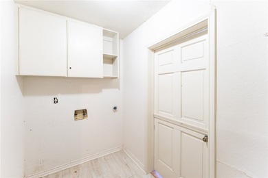 SELLER OFFERING $5,000 IN SELLER CREDITS! Spacious 6-bedroom - photo 15