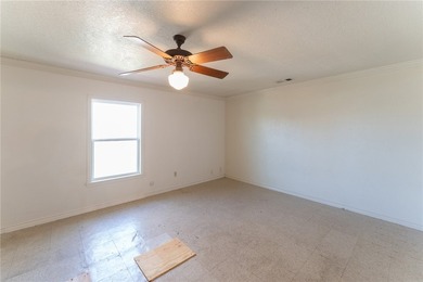 SELLER OFFERING $5,000 IN SELLER CREDITS! Spacious 6-bedroom - photo 24