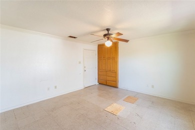 SELLER OFFERING $5,000 IN SELLER CREDITS! Spacious 6-bedroom - photo 25