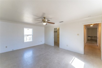 SELLER OFFERING $5,000 IN SELLER CREDITS! Spacious 6-bedroom - photo 28