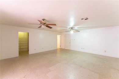 SELLER OFFERING $5,000 IN SELLER CREDITS! Spacious 6-bedroom - photo 32