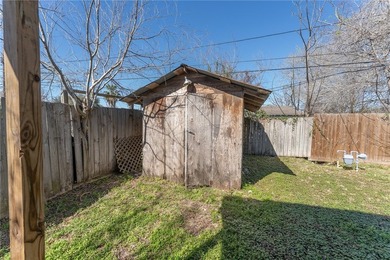 SELLER OFFERING $5,000 IN SELLER CREDITS! Spacious 6-bedroom - photo 37