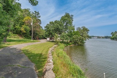 Endless Possibilities on Lake Delton! Bring your vision and - photo 54