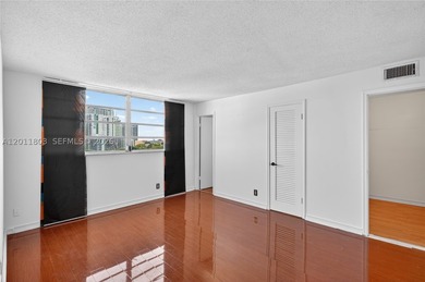 Spacious 1-bedroom, 1.5-bath condo in the heart of Downtown - photo 11