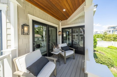 Perfectly positioned second back from the beach, this - photo 21