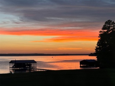 It is my pleasure to present this unparalleled, sprawling Lake - photo 39