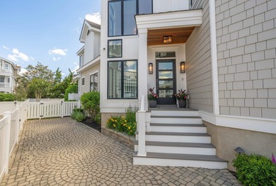 Perfectly positioned second back from the beach, this - photo 46