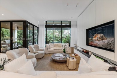 Discover elevated luxury living in the heart of the exclusive - photo 3