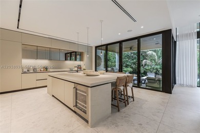 Discover elevated luxury living in the heart of the exclusive - photo 4