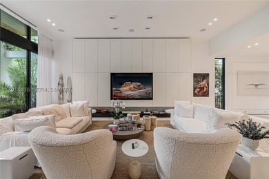 Discover elevated luxury living in the heart of the exclusive - photo 8