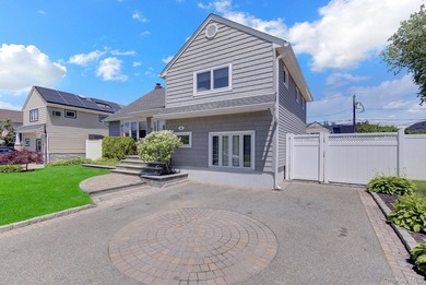 Welcome to this beautiful multi-level home offering the perfect - photo 3