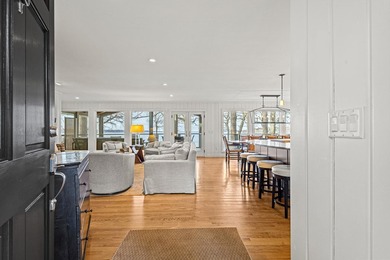 Prestigious Greenway Ave on the north shore of Green Lake is - photo 8