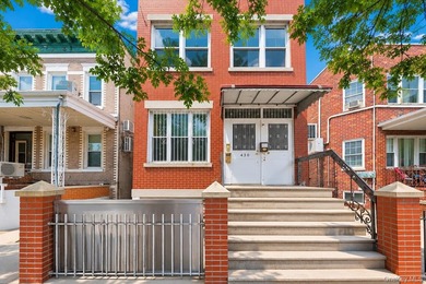 Located in Prime Dyker Heights! Well-maintained detached legal - photo 2