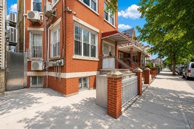 Located in Prime Dyker Heights! Well-maintained detached legal - photo 4