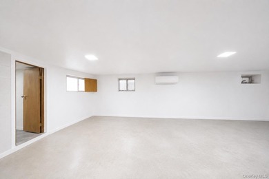 Located in Prime Dyker Heights! Well-maintained detached legal - photo 10