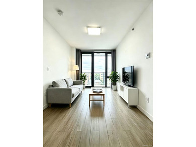 Located in the heart of Flushing. Close to supermarket. Walking - photo 2