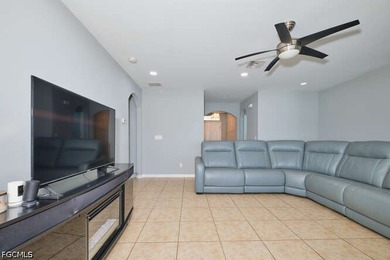 The highly Desirable Sw area of Cape Coral.Welcome to this - photo 2