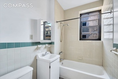 If location and comfort are your jam, this home's for you! - photo 12