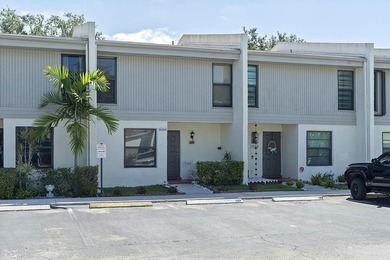Spacious and well-maintained 3-bedroom, 2.5-bath townhouse - photo 2