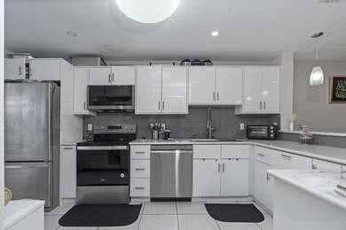 Spacious and well-maintained 3-bedroom, 2.5-bath townhouse - photo 4