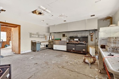 So many opportunities with this unique, history-filled property - photo 16
