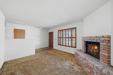 FIXER WITH POTENTIAL! First time on the market in decades! - photo 4