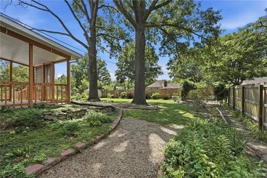 Now is your chance to own the prettiest yard in Red Bridge! - photo 29