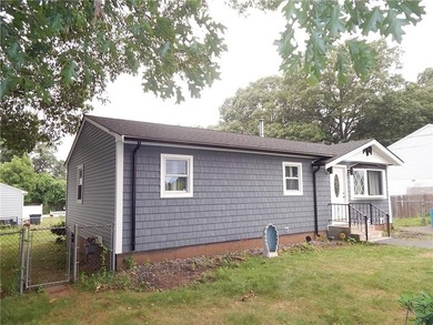 Move-in-condition 3-bedroom Ranch that was completely updated 2 - photo 3