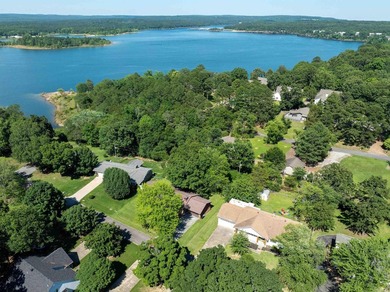 Welcome to this beautifully updated 3,850 sq ft home offering - photo 4