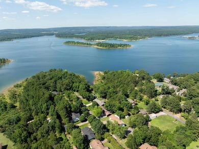 Welcome to this beautifully updated 3,850 sq ft home offering - photo 5