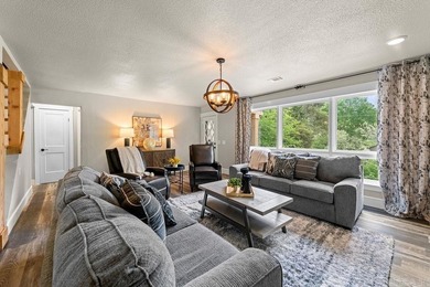 Welcome to this beautifully updated 3,850 sq ft home offering - photo 8