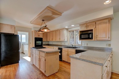First time on the market, this exceptional custom-built - photo 14