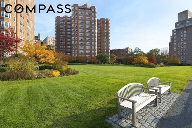 Bright and sunny SW-facing gracious Castle Village one bedroom - photo 22