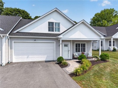 Welcome to effortless coastal living in a sought-after Westerly - photo 1