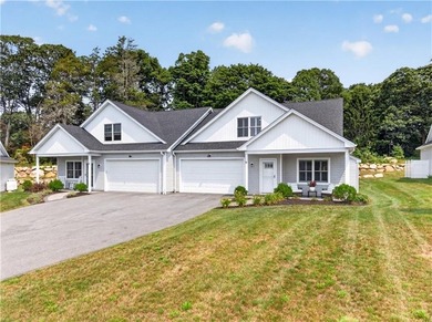 Welcome to effortless coastal living in a sought-after Westerly - photo 2