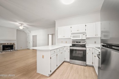 Charming 3 bedroom, 2 bath home ready for your personalizing and - photo 11